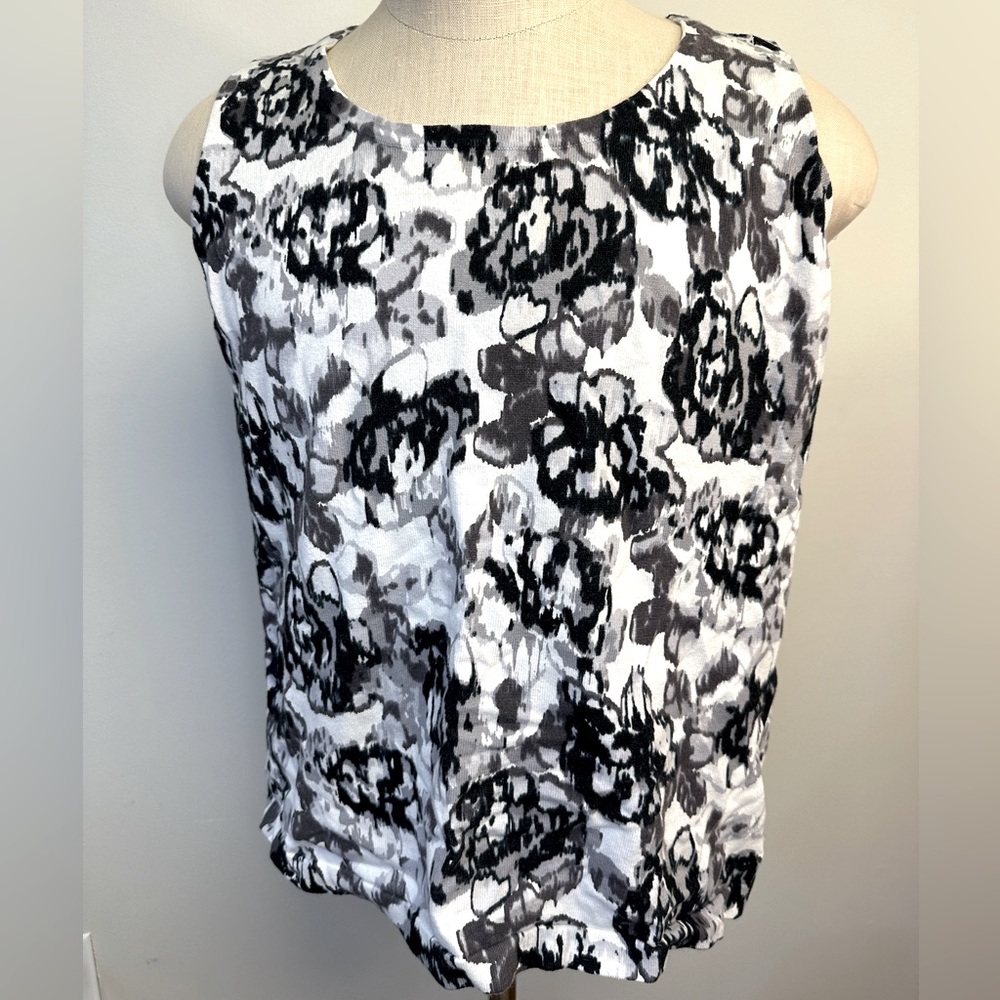 Black White & Grey Knit Shell XL